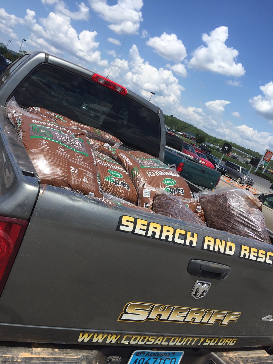 Clay4AU's tweet photo. Even the law knows @HomeDepot809 has the best deal on @Scotts_MGro Earthgro mulch this weekend! #5for$10 nationally at @HomeDepot @breick8 https://t.co/sP0hMTx5NH