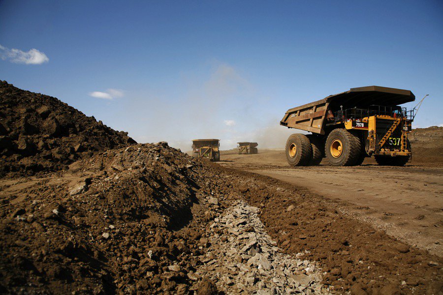 vastmi's tweet photo. Happy Friday from VASTMI ! Keep haulin
#haultruck #oilsands #vastmi #TGIF #workhard #miningsupplychain #797B #mining #minelife https://t.co/T58731dlLq