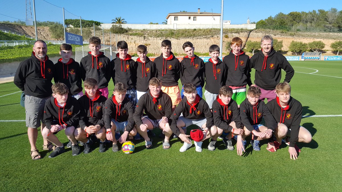 profjohnfahy's tweet photo. @aislingannafc u15As all set for another great tournament #footballcupbarcelona https://t.co/tixskc455d