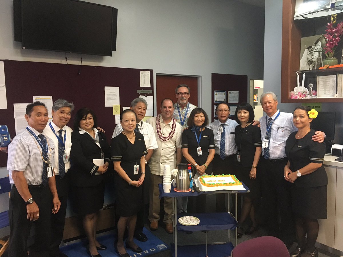 SALloyd2's tweet photo. Dean visits HNL!
#UAIFSbaseHNL 
#beingunited https://t.co/E8sLjSWjRS
