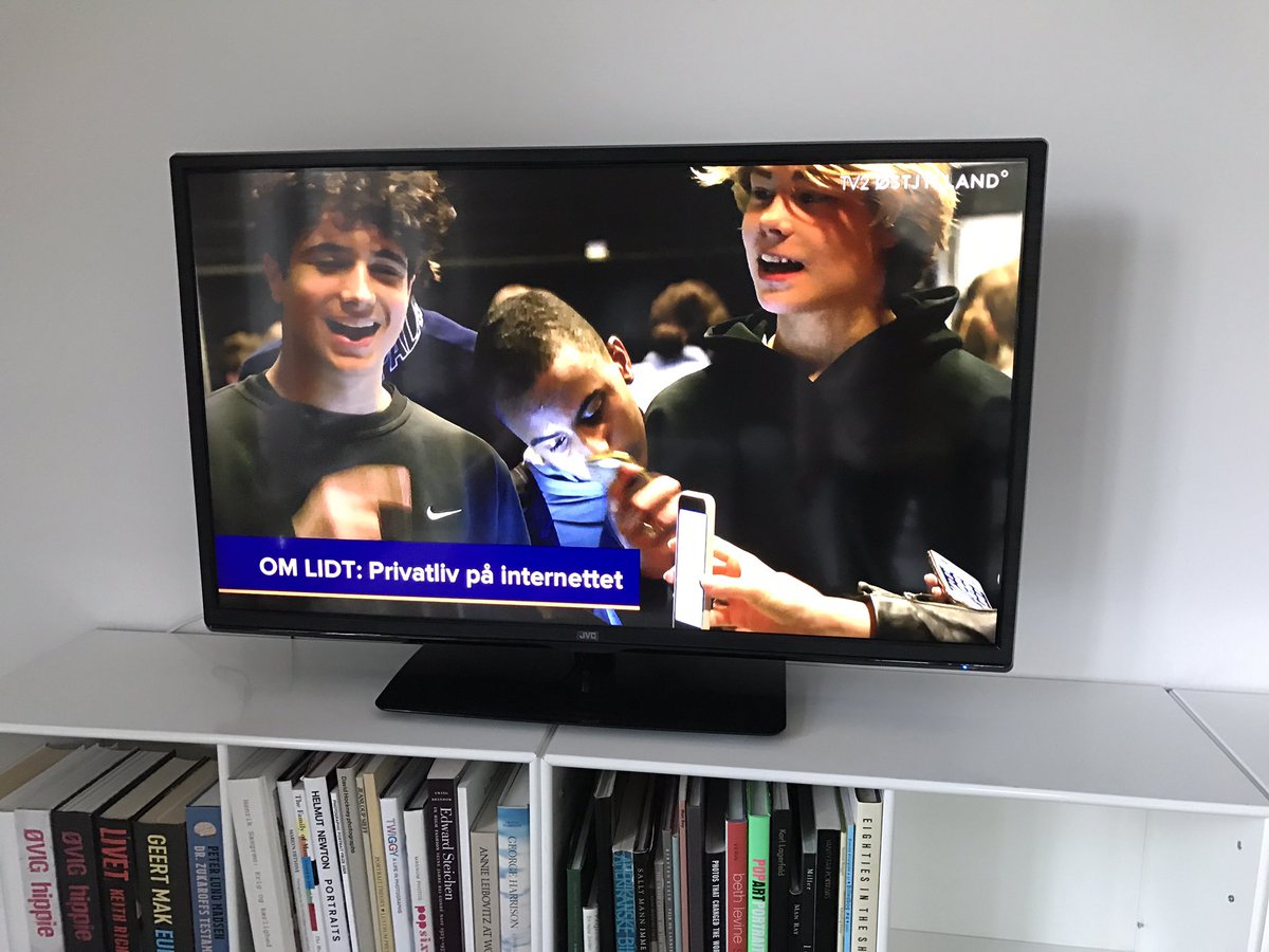 maiskou's tweet photo. TV2 øst #iwdk17 digital tryghed for unge. Husk det nu: there's no such thing as a free lunch. Men helt gratis oplevelse i @Filmbyaarhus nu! https://t.co/YV9zo8cjLn