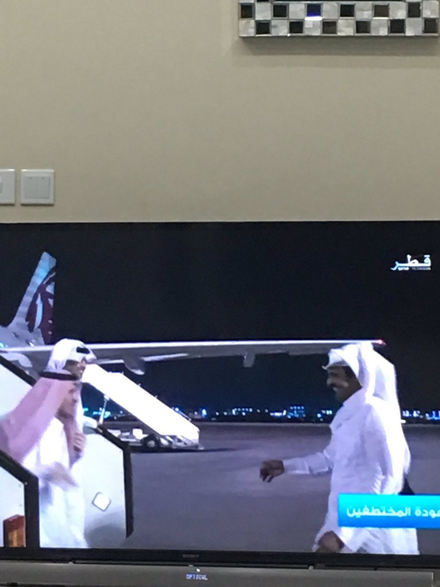 jassimsalman's tweet photo. شاهدوا فرحة سموه عند استقبال #المخطوفين_القطريين #نشهد_الله_اننا_نحبك_يا_تميم https://t.co/T4vCKOFBJb