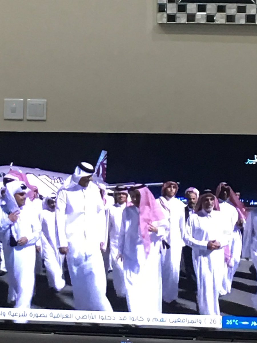 jassimsalman's tweet photo. شاهدوا فرحة سموه عند استقبال #المخطوفين_القطريين #نشهد_الله_اننا_نحبك_يا_تميم https://t.co/T4vCKOFBJb