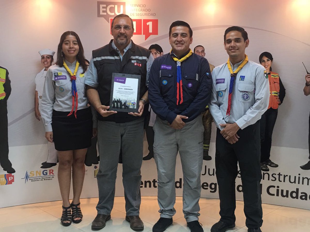 ecu911sambo's tweet photo. Movimiento @ScoutsEcuador otorgó reconocimiento a #ECU911 por la colaboración brindado durante evento internacional @jamcamecuador https://t.co/cv3rU0G1hJ