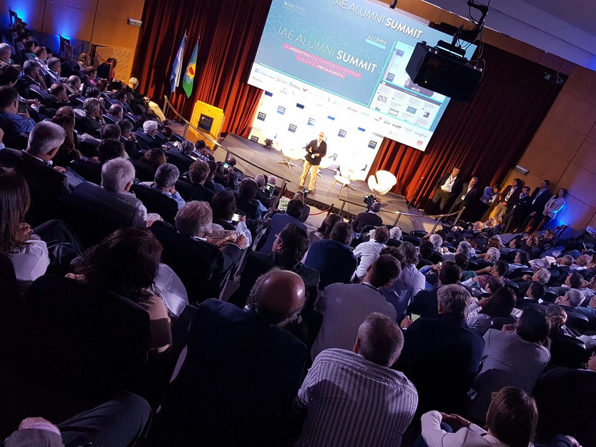 ¡Ya comenzó el #IAESUMMIT!