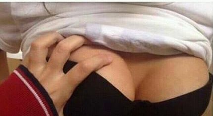 _prazer69's tweet photo. Seu sutiã ta caindo... Deixa eu ajeitar https://t.co/6A1fAxvBYG
