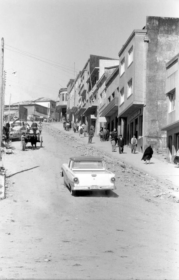 BorquezRafael's tweet photo. #Castro, Calle Blanco en el año 1965 ,despues del terremoto. @HistoriaDiceQue @rrppcastro @fotochiloe https://t.co/pPUZBxJrOp