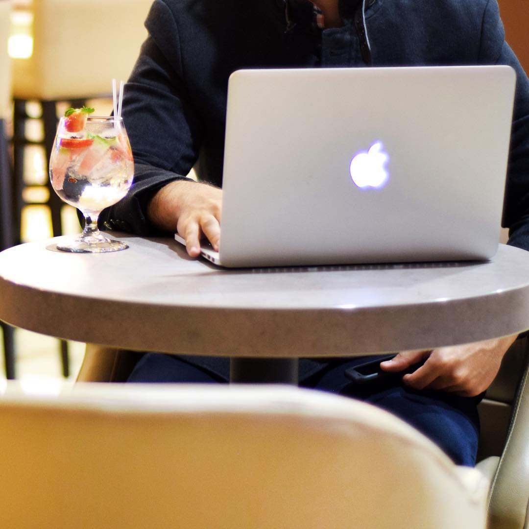 Radisson's tweet photo. <3 if you think a #cocktail is the perfect way to end the #workweek! #TheRadisson 
📷: @radissonsd https://t.co/Gm6VNgihNu