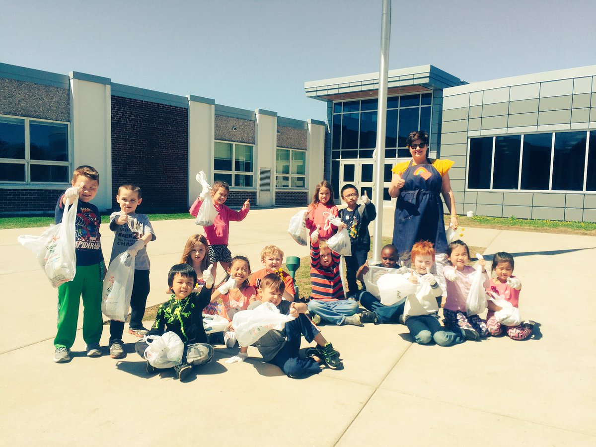 MrsWebersClass's tweet photo. #EarthDay #CleanPledge #WeCanDoThis #allittakesisone #kidscan #ReduceReuseRecycle #problemsolved #MotherEarthDay @RH_Elementary @SDMAOnline https://t.co/qfazyc9ZT2