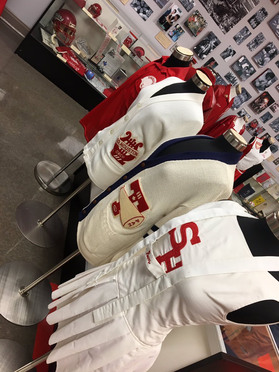 Community_fe's tweet photo. @SHHSTrojans museum is AMAZING, if you're an alumni check it out. HIGHLY RECOMMEND https://t.co/2Jc6rSsAuZ