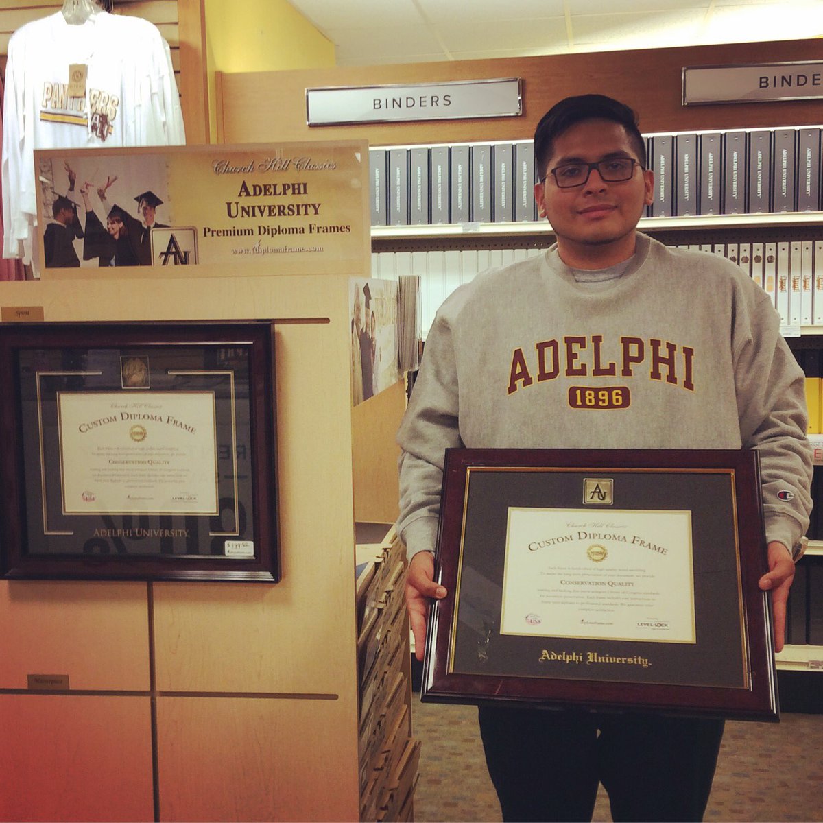 ADELPHIBookstor's tweet image. Congratulations to #adelphigrad2017 Calvin Garcia who won a premier diploma frame in our grad fair raffle! 🎓🖼🎉