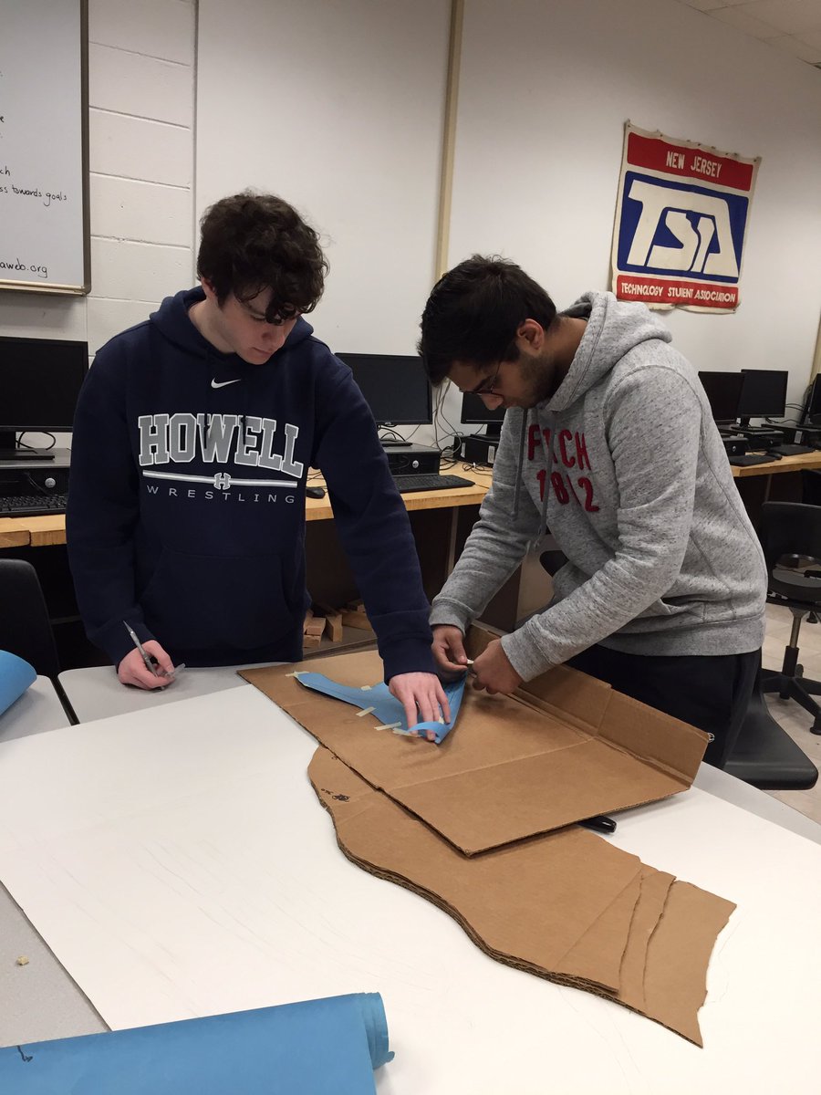 SherryRoses's tweet photo. @BravermanHHS Civil Engineering land topography in CTE3 #HHSSRET https://t.co/anhLTxXXJS
