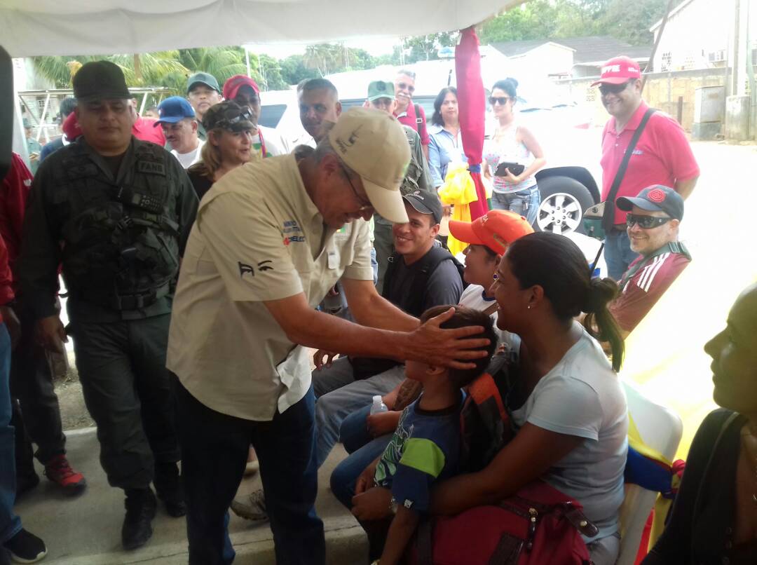 Stephanisartory's tweet photo. #AnteElTerrorTrabajoYPaz El Gobierno Bolivariano indetenible continúa llevando bienestar al pueblo venezolano #OperacionCambalache @LMOTTAD https://t.co/MSWGIiBOct