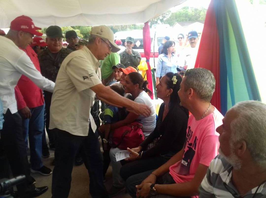 Stephanisartory's tweet photo. #AnteElTerrorTrabajoYPaz El Gobierno Bolivariano indetenible continúa llevando bienestar al pueblo venezolano #OperacionCambalache @LMOTTAD https://t.co/MSWGIiBOct
