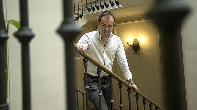 ¡Enhorabuena <a href="/Javier__Sierra/">Javier Sierra</a> por la condecoración de la Cruz de San Jorge de la <a href="/dpteruel/">Diputación de Teruel - DPT</a>! Turolense que lleva su tierra por el mundo.