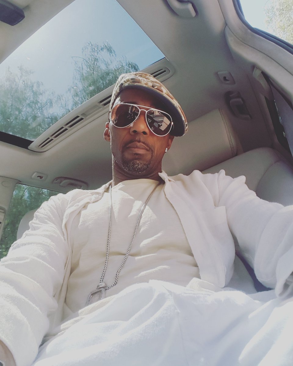 RalphTresvant's tweet photo. Freaky Friday fam... InsideTheRide... 4 o'clock eastern time... don't miss it!!! https://t.co/HCtEl0wz4g!! https://t.co/zbJNGBE9H8