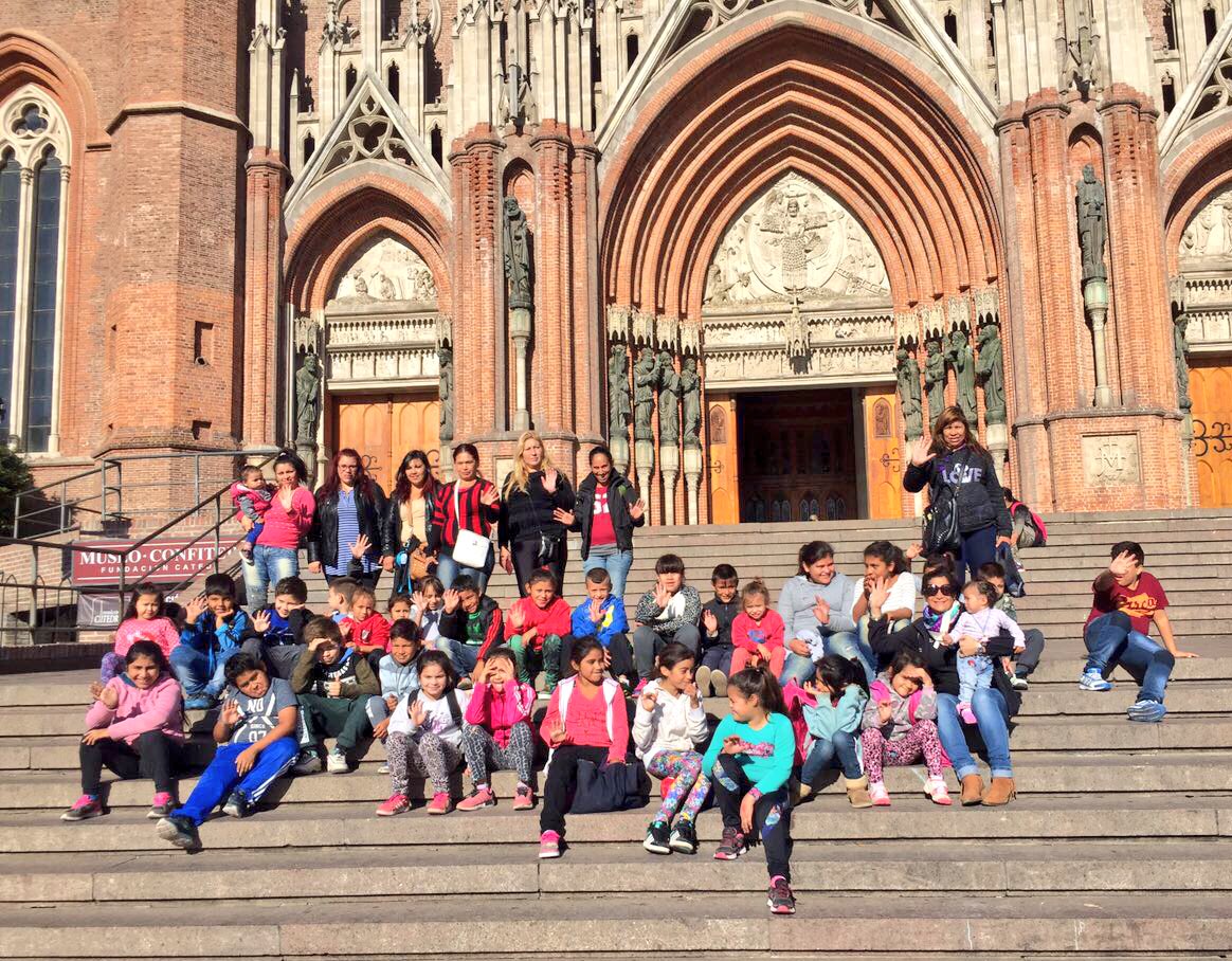 ignaciocrotto's tweet photo. 40 chicos y 20 acompañantes de los merenderos "2 de Abril" y "Niños Felices"  disfrutaron del prog d turismo social Conociendo nstra Capital https://t.co/SADiS0ixTK