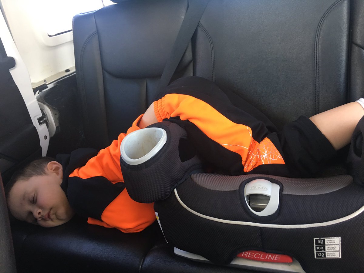 AlliD5900's tweet photo. After a long day at the park my brother passed out like this while waiting for my mom in the store. He is having an eventful #langbreak https://t.co/m9pYaC3il1