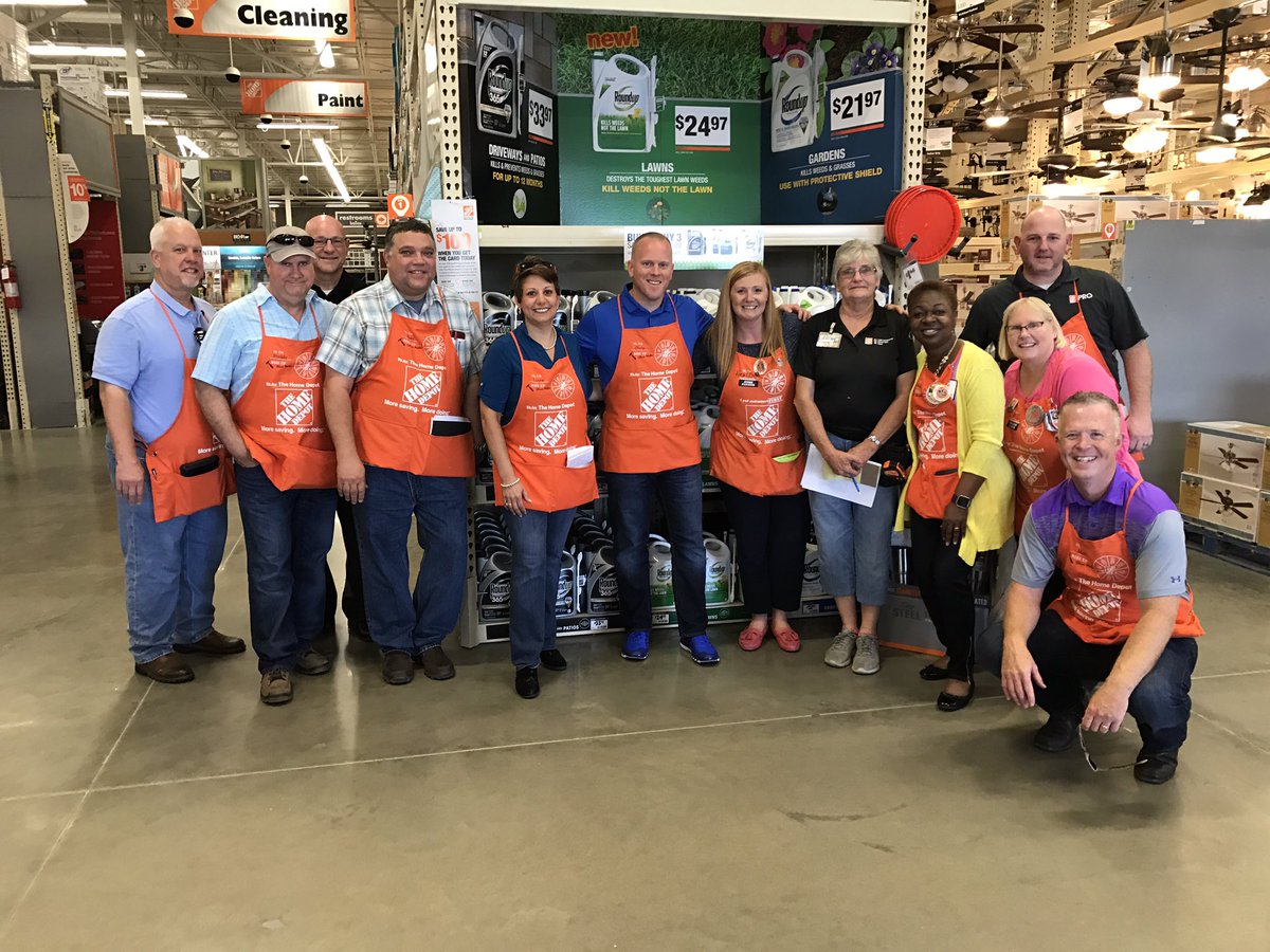 HomeDepot809's tweet photo. #MightyMidsouth  #midsouthroundup #Midsouthrvtour #RiseUp #cardboardchallenge Great day in the "Caug" with @ChrisBergHD https://t.co/pJlx73f9Ru