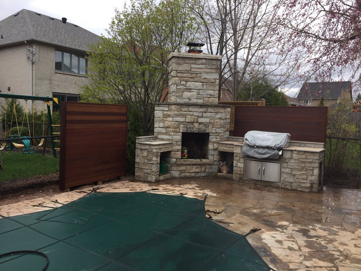 Beautiful new privacy screens. #brazilianwalnut #landscapes #RidgeRock