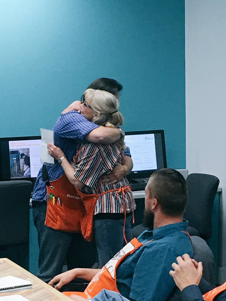 Great job pro cashier Janet for hitting your second platinum homer award! #fabulous4421 #Pacnorthproud <a href="/WasianBrandon/">Brandon Christensen</a>