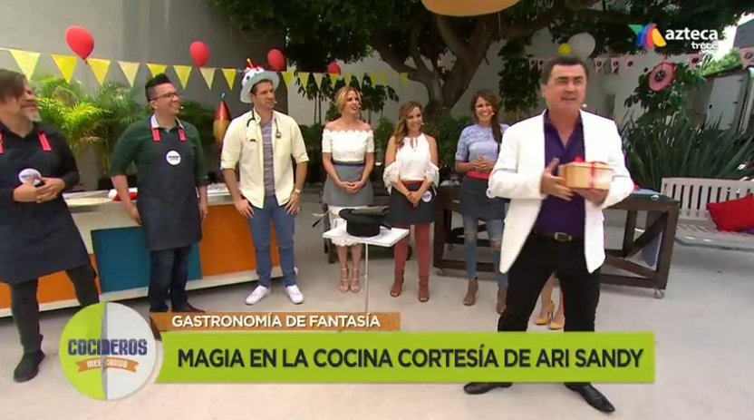 CocinerosMxTV's tweet photo. #APipeLeDoy Magia en la cocina de #CocinerosMX cortesía de @magoarisandy! https://t.co/umzEW5B8St