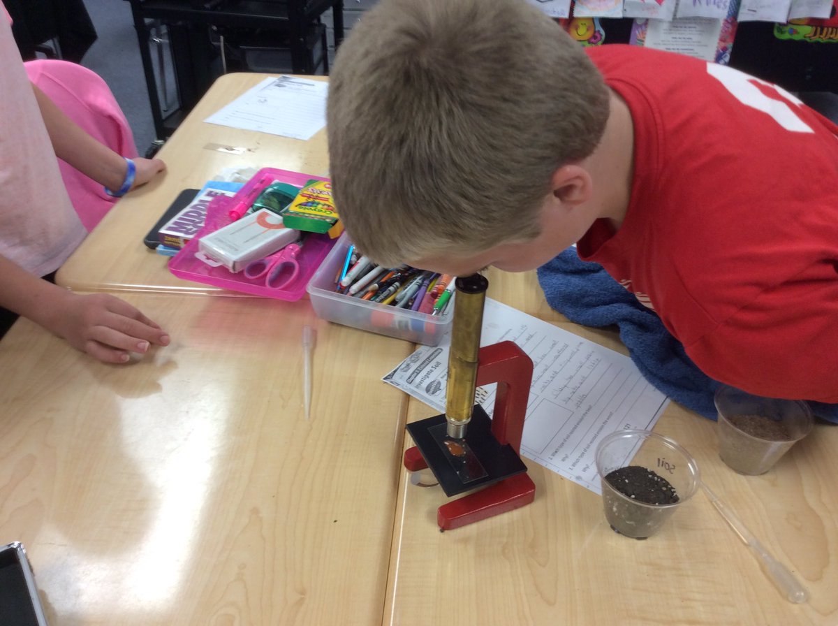 MissPichlerSR's tweet photo. Learning more soil, how to make slides, and what isinsoil @srstoh https://t.co/qFTIOFcRZ3