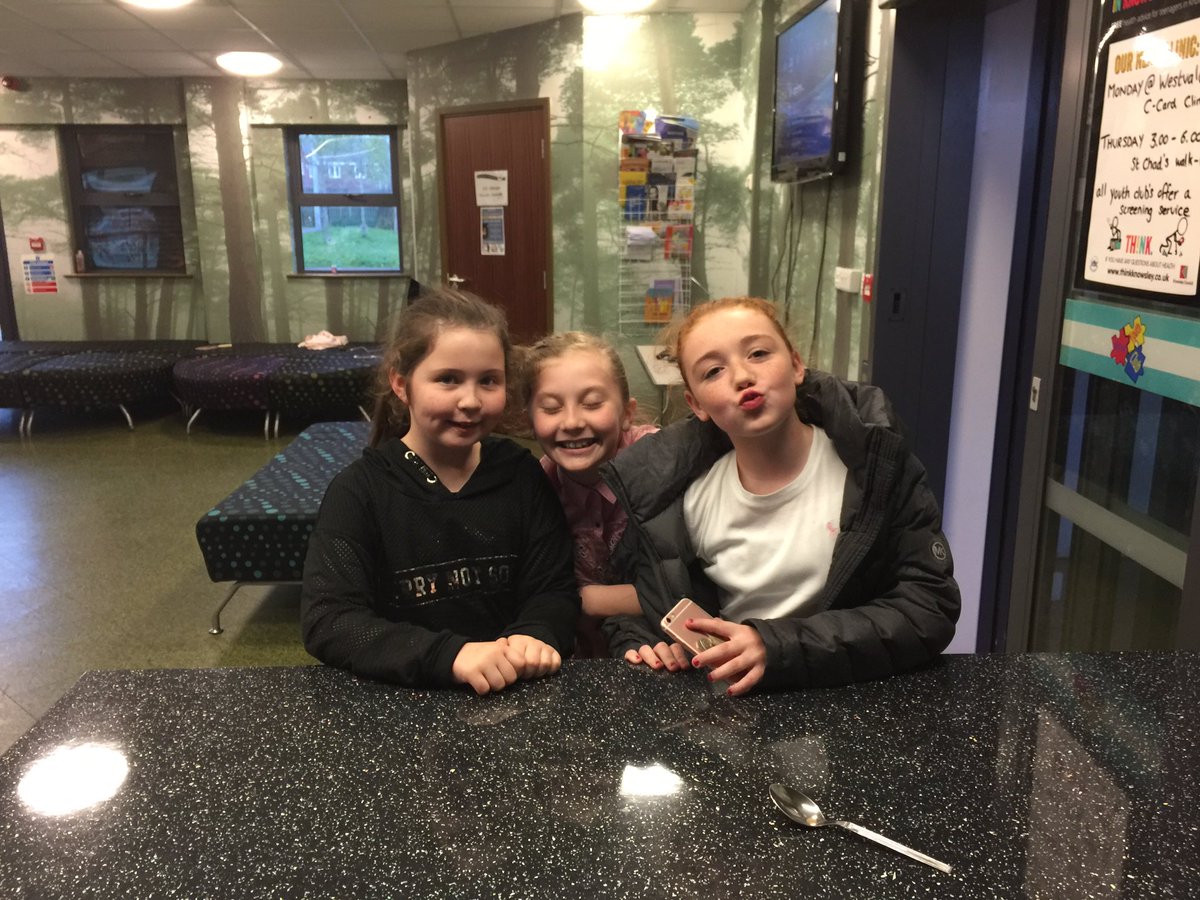 ryanwalkerKYM's tweet photo. The Westvale Gang enjoying themselves!👍🏻 https://t.co/ToZgahivvf