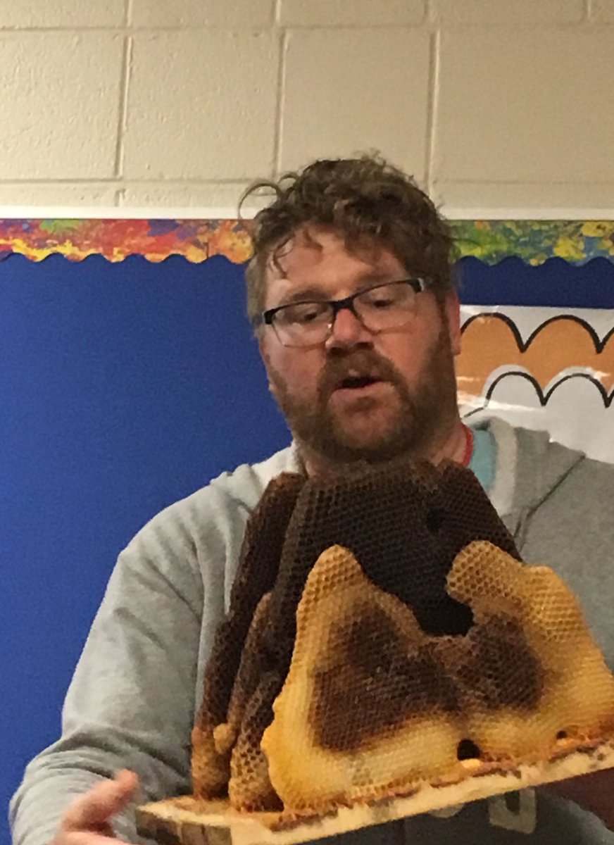 marylhenry1's tweet photo. #earthday2017 #beekeeping @downsvilleES @MrWebers_Class @MrsWebersClass #busyasabee https://t.co/D4HbaQP50i