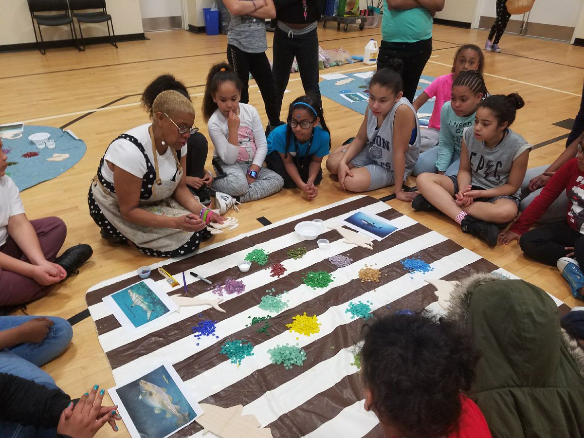 GirlsIncLynn's tweet image. We are excited to help @apatchworks @NUMarSci with 3 Seas Mosaic Mural. Look for our art in Nahant &amp;amp; Italy! #earthday2017