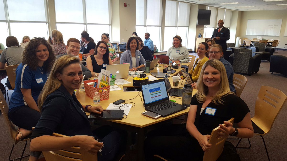 ValerieCashman's tweet photo. @JML_MS_Official Hi from your PL patrol! @giareparikh @obloveshistory @Miss_Brown323 @MrSans_LCPS @rblwatkins @jacobyschwartz @Mrs_Kim1211 https://t.co/Mv6Kq7xla0