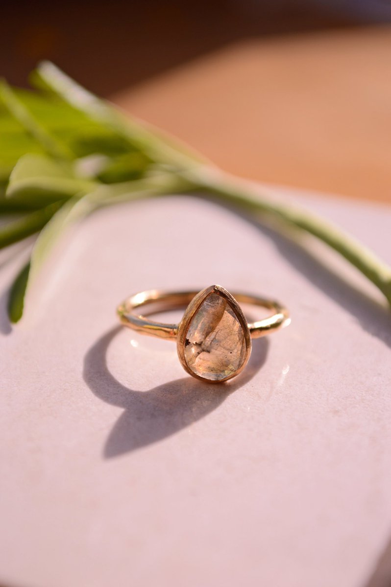 #FridayFeeling with this charming Labradorite ring! #jewellery #dionelondon