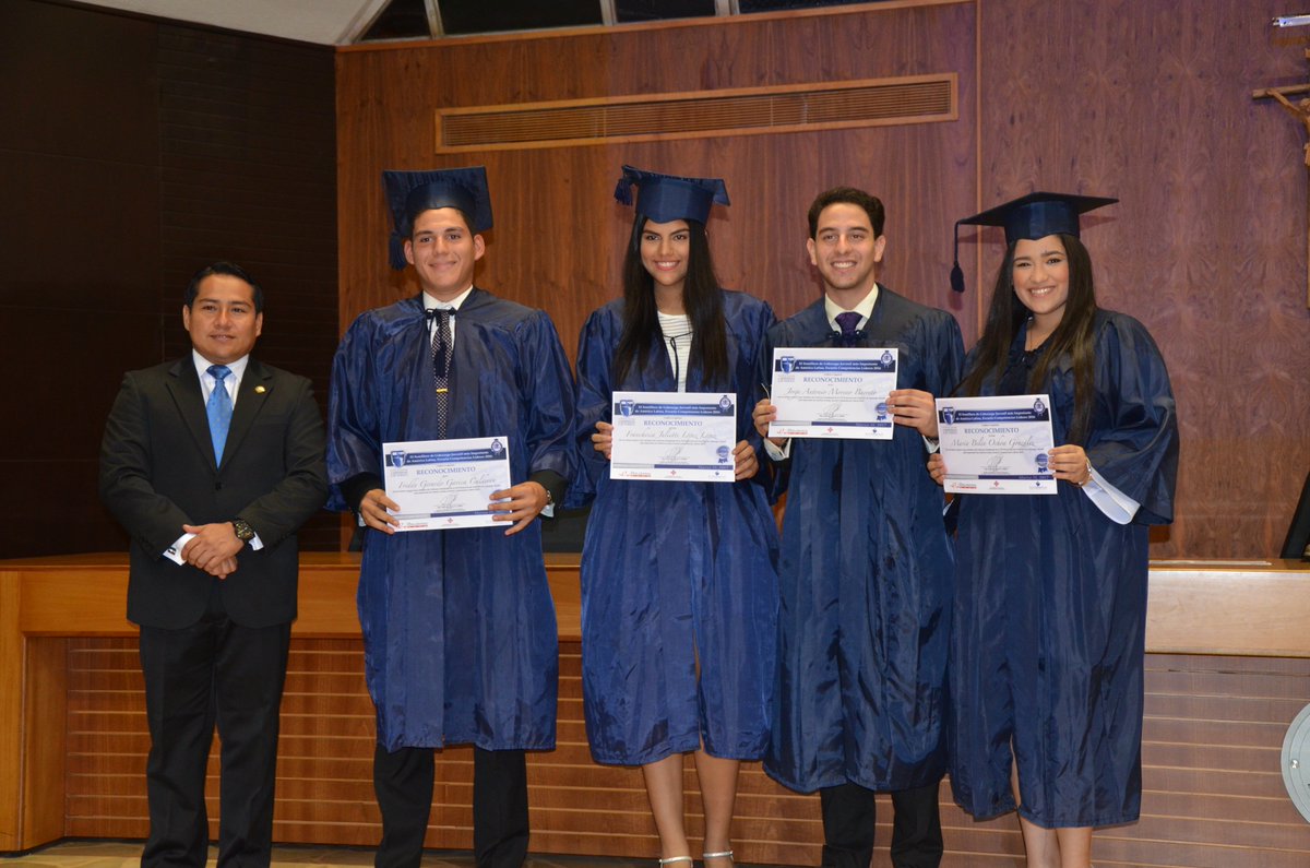 Estudiantes2000's tweet photo. Reconocimos el arduo trabajo realizado por Gobierno Estudiantil de la #VIIProm @ECLideres https://t.co/zuqeTc76Dz