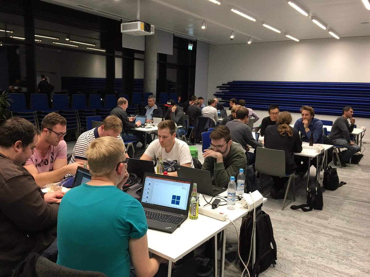 Chris_Mainka's tweet image. Developer Brainstorming at #d365hack #microsoftde