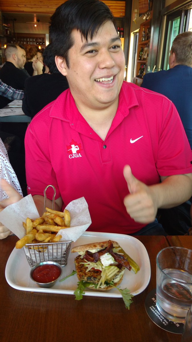 AgentRobins's tweet image. Goodbye lunch with Agent Boey before he heads back to the stores. He inexplicably ordered a veggie burger with bacon.