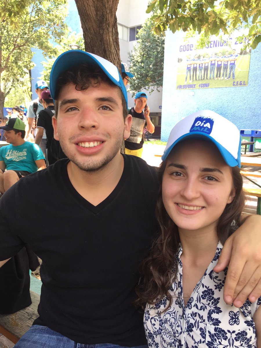 dcrismo's tweet photo. Estas y más personas que hicieron de mi Senior Week lo mejor!👌🏼 #DiaMil #CEGL https://t.co/9gKe8DraUM