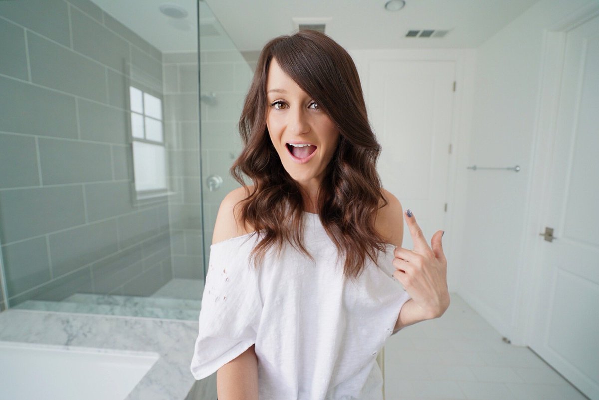 jennaezarik's tweet photo. Did you see my new video? Thanks @ClairolColor Natural Instincts (shade 4W Dark Warm Brown)! 💁🏽#FlirtWithColor https://t.co/J4WJrxaV8t #ad https://t.co/fIs6tgeucP