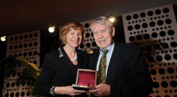 #FBF 5 yrs ago April 2012 awarded @UCSF Medal to Chuck Feeney 'James Bond of Philanthropy' tinyurl.com/mlzo2cs he's 86 years old Sunday.