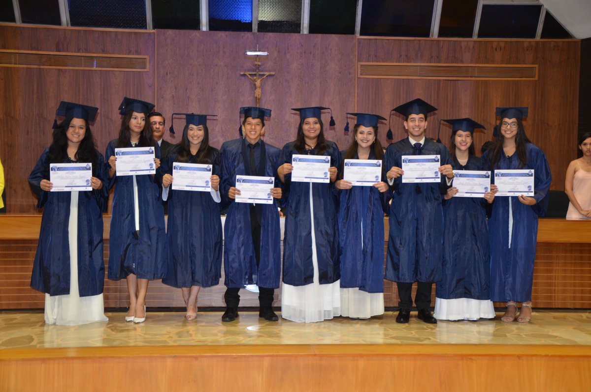 Estudiantes2000's tweet photo. Presentamos a los 130 líderes de nuestra #VIIProm de @ECLideres
Felicitaciones chicos 🎓 https://t.co/2K4Ef7rcpo