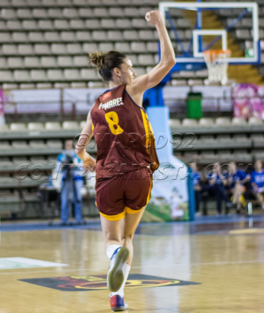 marcd92's tweet photo. Cuando ves a @palomekix haciendo este gesto varias veces es que la cosa funciona. VAMOS @cbalcobendas HOY SÍ https://t.co/vrDp6L5Gjh