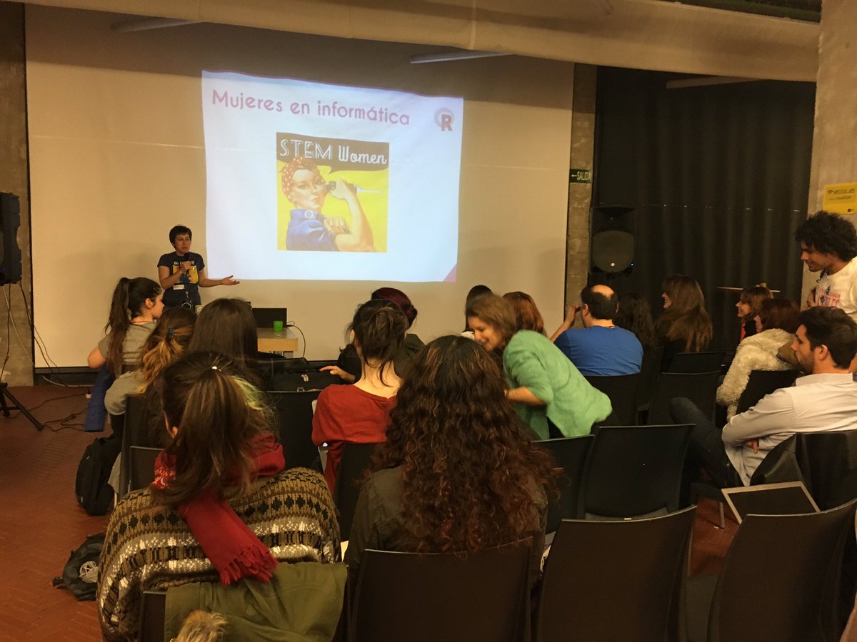 Wikimujeres_ES's tweet photo. Empieza la editatona nocturna sobre mujeres en Informatica!! Inés Huertas @quierodata explica los retos. @mSefi @PatriHorrillo https://t.co/LMikvYqdFm