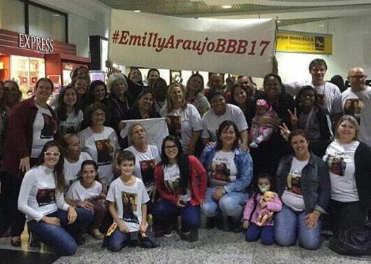 edezimar_dede's tweet photo. Mayla curte tuíte que chama fãs de Emilly do BBB 17 de ‘lixos’ e internautas se... https://t.co/4dxNCniEID by #kizsy_95 via @c0nvey https://t.co/LwdytvCBQc