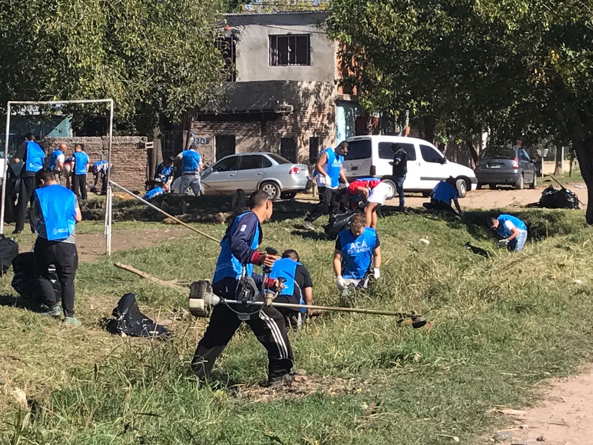benjawilliams's tweet photo. #AHORA en merlo, realizando la limpieza de basurales junto a todo el equipo de #AcáEstamos https://t.co/rlhwiyPEzw