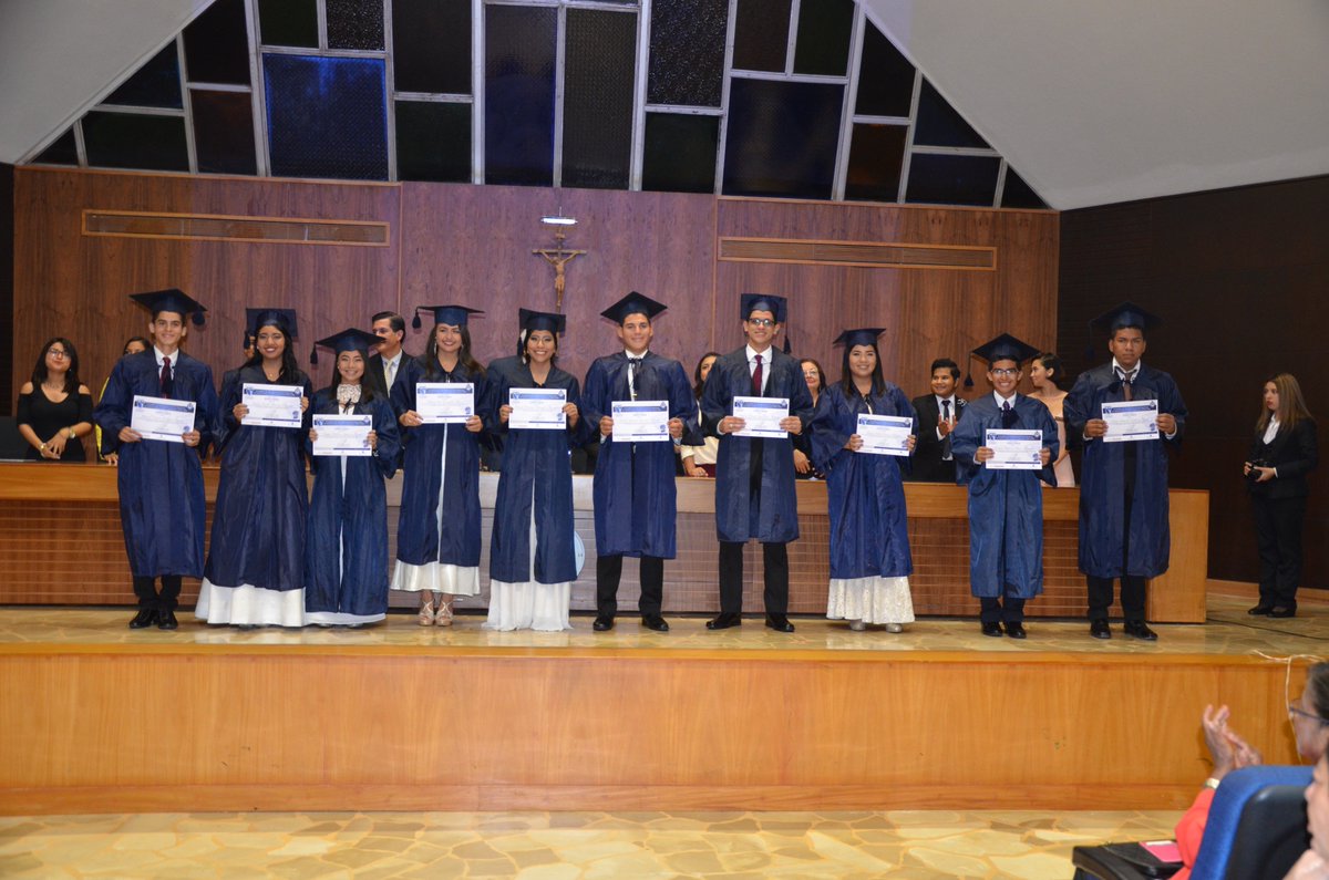 Estudiantes2000's tweet photo. Presentamos a los 130 líderes de nuestra #VIIProm de @ECLideres
Felicitaciones chicos 🎓 https://t.co/2K4Ef7rcpo