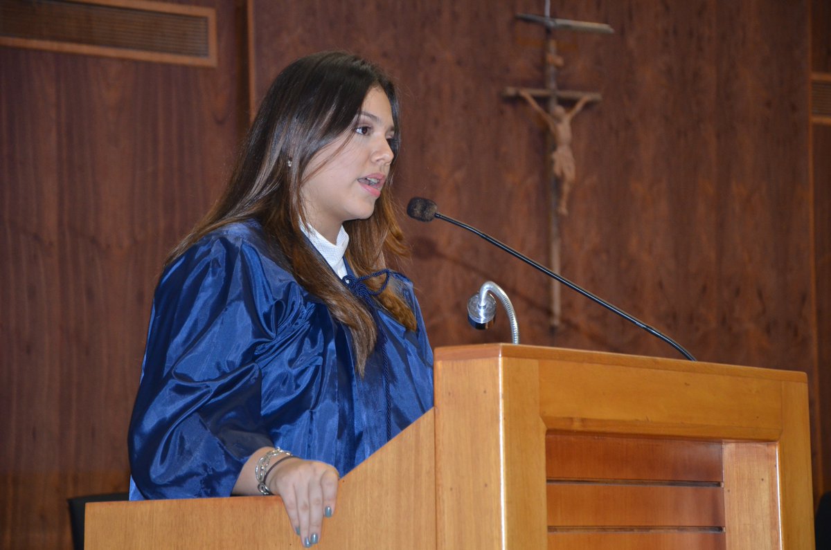Estudiantes2000's tweet photo. La lideresa @_domenicaperez agradeció a sus compañeros por todo este tiempo de aprendizaje y enseñanzas en la #VIIProm de @ECLideres https://t.co/rtbWLZQSu7