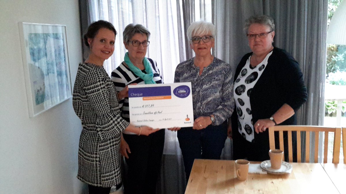 Volleybal Stevo, Zonnebloem Axel en Oorlogsmuseum Gdnyia verrast met een cheque #Raboclubkascampagne Wat een geweldige ontvangst! @RaboZVL
