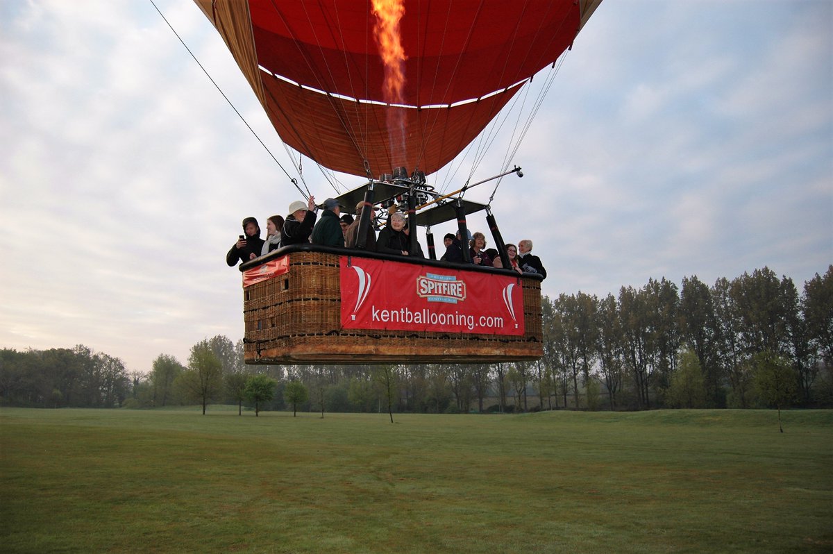 KentBallooning's tweet photo. Taking off on this morning's flight from Great Chart, Ashford #springmorning #happyweekend #kentballooning https://t.co/VlKqlelSqR
