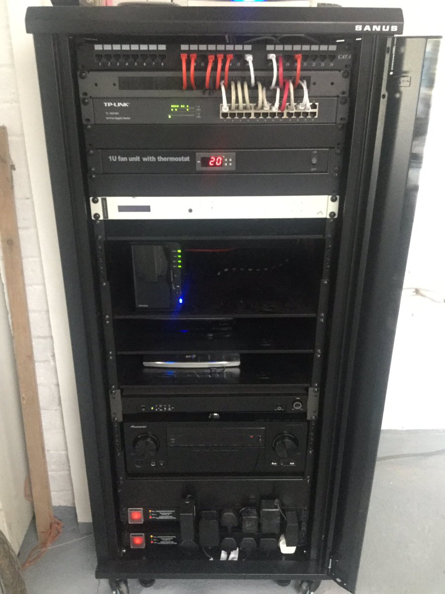 Cooperboy76's tweet image. Completed @HSmartHomeStaff #liveinstall using Pioneer and @monitor audio speakers and @HDanywhere #mhub for video to 4 TV's around the home.