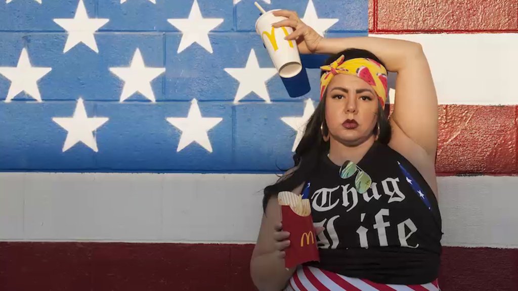 This mixed race artist's new show is about being both black and white — and neither bit.ly/2p4lOic