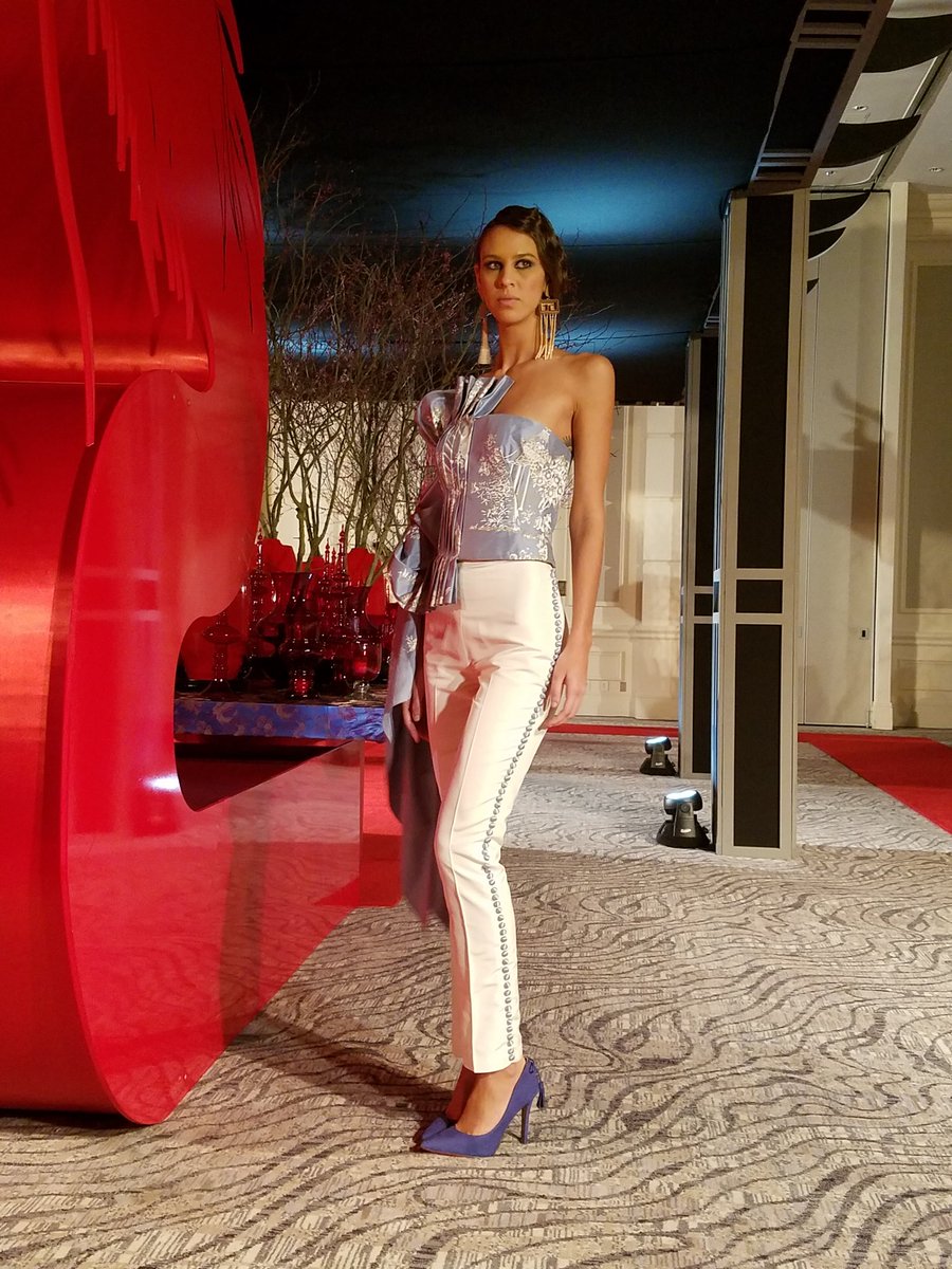 liz_sandra's tweet photo. Harry Robles presenta su colección "Deco" en #SanJuanModa https://t.co/LV9GvBZaoy